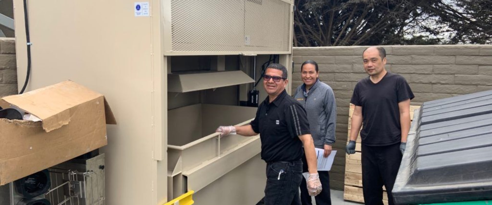 How to Empty Commercial Trash Compactors